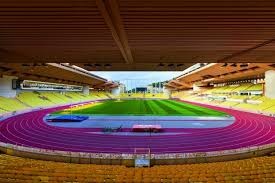 热火莱利围着科比雕像一顿拍 曾经的功勋教练也爱着湖人的孩子