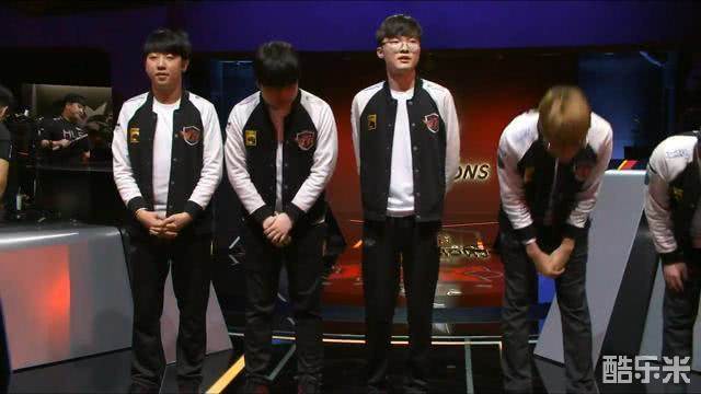 尽管他经历 尽管他经历